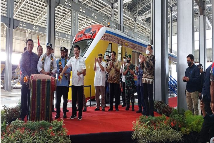 Menhub Budi Karya Launching Pengoperasian Terbatas Kereta Api Maros-Pangkep