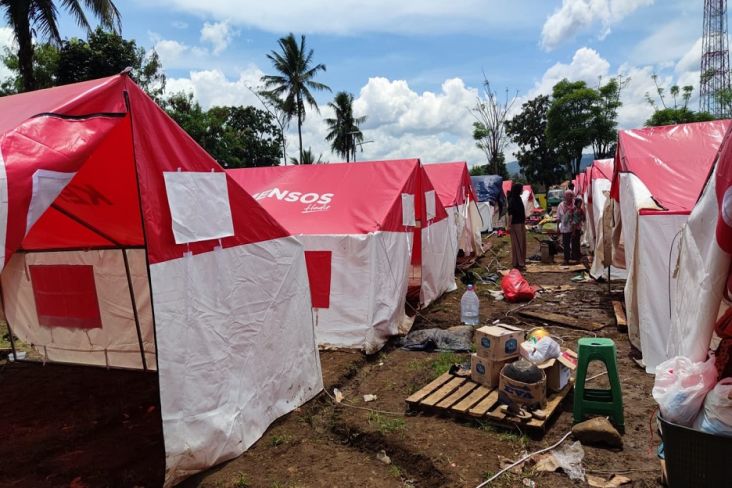 Beri Kenyamanan, Kemensos Pasang 4.500 Palet di Posko Pengungsi Korban Gempa Cianjur