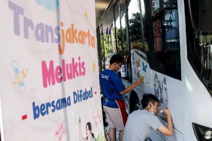 Bus Lukis Transjakarta Karya Anak Difabel Diluncurkan, Begini Penampakannya