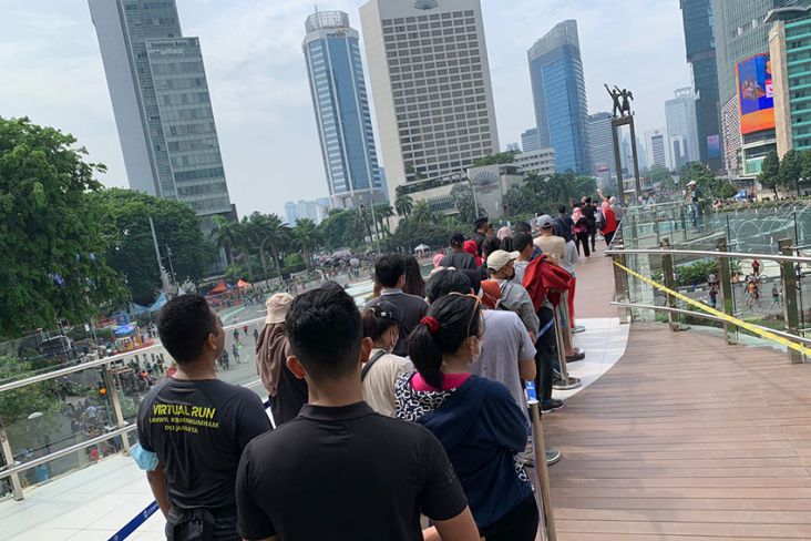 Halte Bundaran HI Jadi Primadona Swafoto Warga di CFD Jakarta