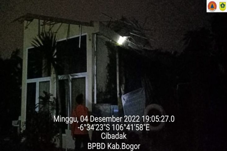 Dihantam Angin Kencang, Belasan Rumah Rusak di Bogor