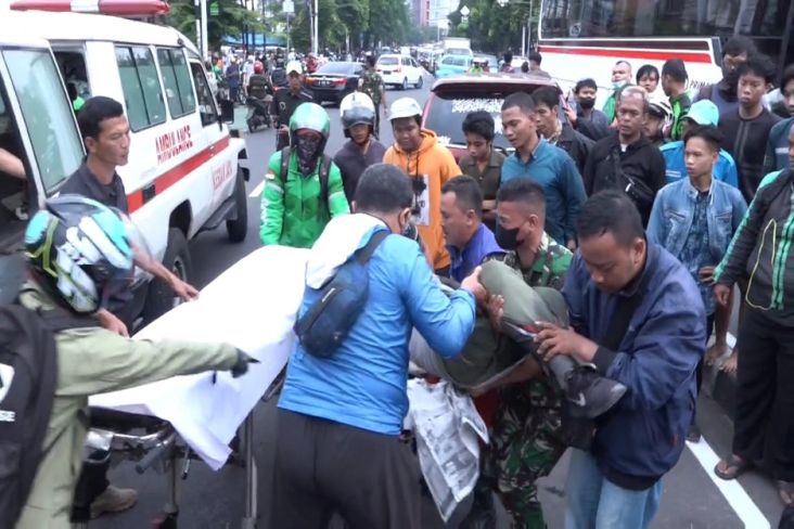 Minibus Hantam Sejumlah Motor di Kramat Jati, 1 Anggota TNI Tewas