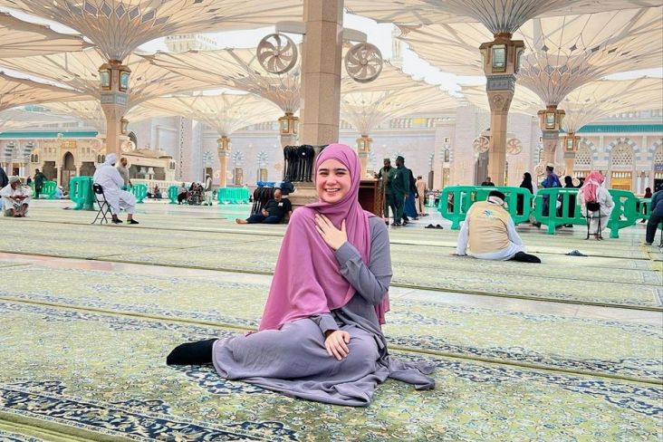 Tissa Biani Tampil Cantik Berhijab di Madinah, Netizen: Seperti Bidadari Surga