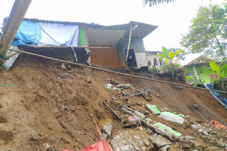 Gempa Sukabumi M5,8 Akibatkan Longsor di Bogor, Satu Rumah Rusak