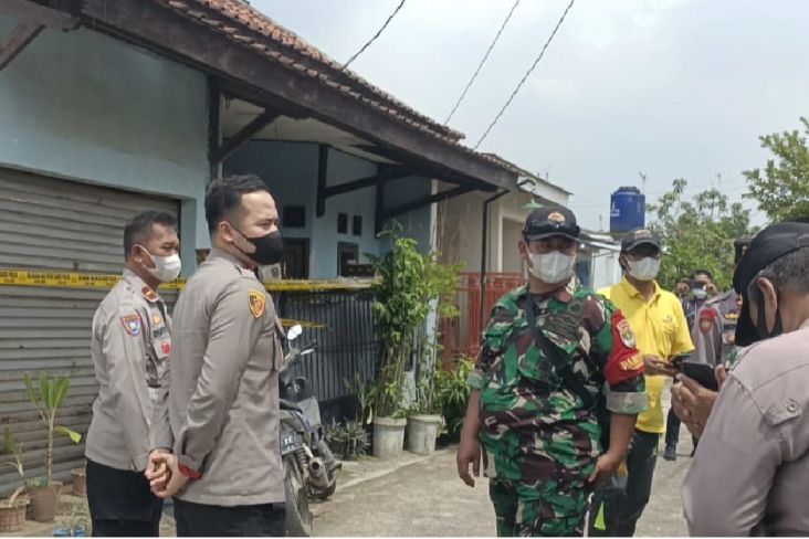 Mayat Membusuk Dalam Rumah Gemparkan Warga di Bekasi
