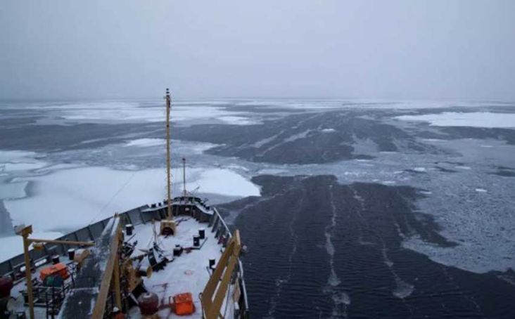 Badai Dahsyat Berkecepatan 100 Km/Jam Menggerus Lapisan Es di Arktik