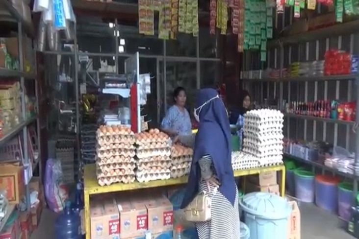 Pemuda di Makassar Curi 300 Butir Telur Ayam saat Pemilik Warung sedang Sholat