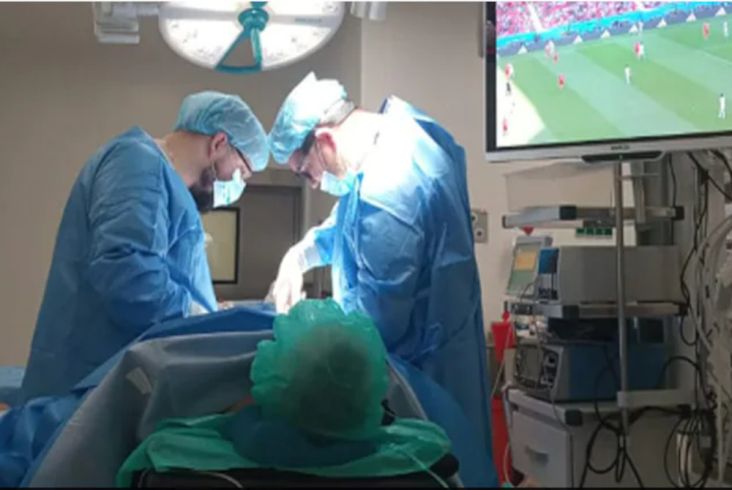 Dokter Izinkan Pasien Nonton Piala Dunia 2022 saat Sedang Jalani Operasi