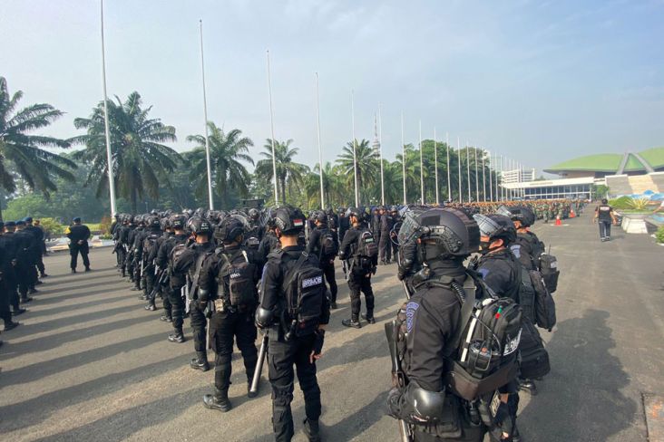 2.000 Polisi Kawal Demo Mahasiswa dan Buruh di Patung Kuda dan DPR