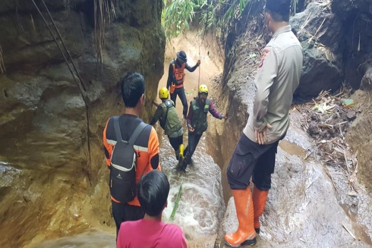 Remaja Hilang di Sungai Cisaat, Tim SAR Kesulitan Susuri Lokasi