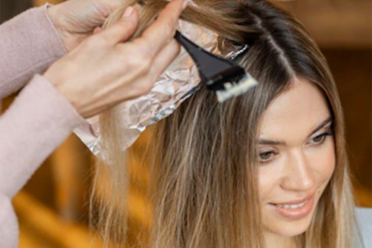 9 Tips Merawat Rambut yang Baru Diwarnai Agar Tak Gampang Luntur