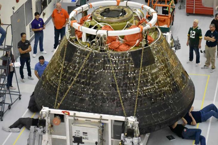 Misi Kelilingi Bulan Sukses, Muatan Pesawat Ruang Angkasa Orion Mulai Dibongkar