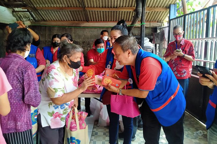 Jelang Imlek, PSMTI Bagikan 1.000 Sembako untuk Warga Tionghoa Tangerang
