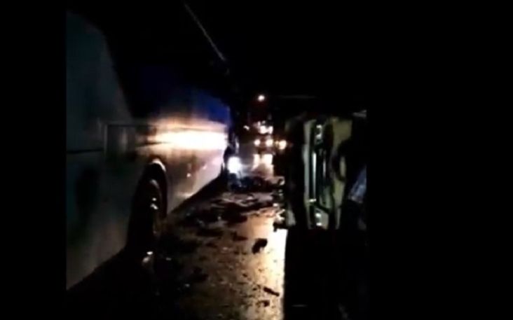 Tabrakan Bus dan Truk di Jalinsum Kotapinang, Kedua Sopir Terluka