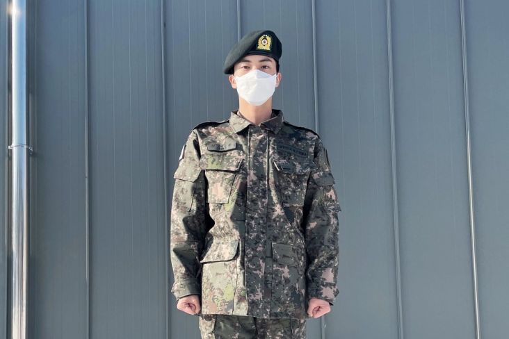 Selesai Latihan Wamil, Jin BTS Bagikan Foto Berseragam Militer