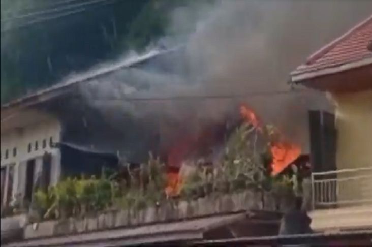 Kawasan Permukiman Padat Penduduk di Tana Toraja Dilanda Kebakaran, 3 Rumah Ludes Terbakar
