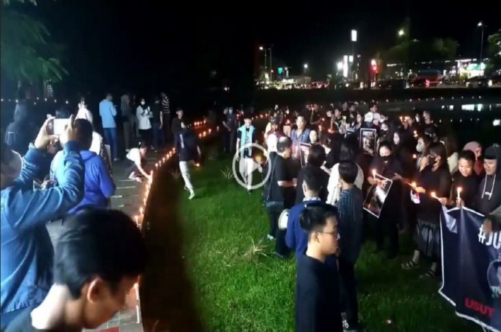 Ratusan Mahasiswa Unhas Nyalakan 1.000 Lilin Kenang Virendy Marjefy Korban Tewas saat Diksar