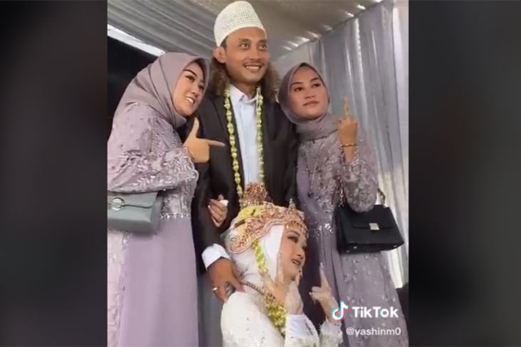 Viral! Video Pria Nikah Ketiga Kali Didampingi 2 Istri Lain yang Ikut Bahagia, Netizen: Bibir Senyum Hati Menangis