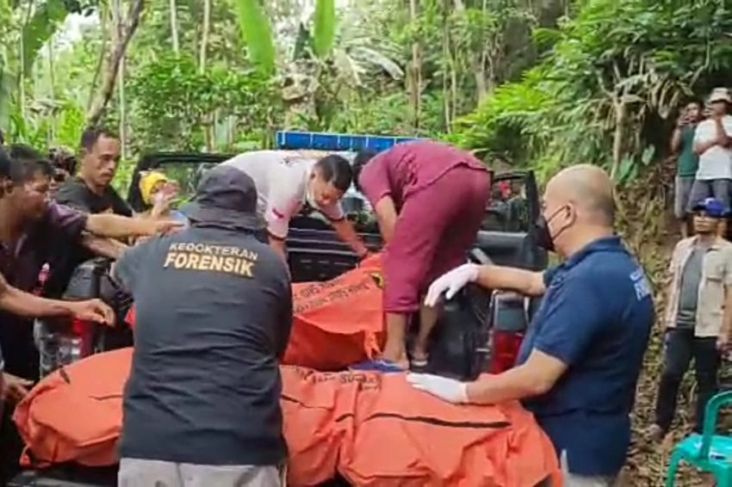 Makam Siti TKW Korban Pembunuhan Berantai Dibongkar, Peti Mati Dibawa ke RS Polri