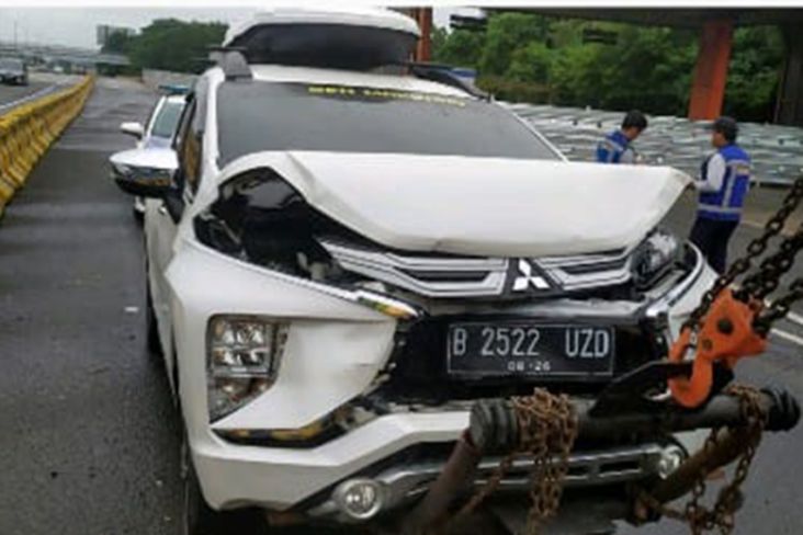 Terlibat Kecelakaan Beruntun di Tol Jagorawi, Mobil Polisi Ringsek