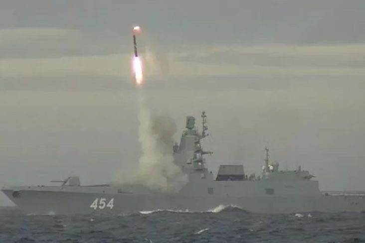 Kapal Perang Rusia Simulasikan Serangan Rudal Hipersonik Zircon di Atlantik