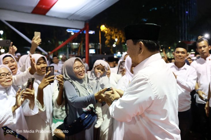 Emak-Emak Medan Doakan Prabowo: Presiden, Presiden, Sehat Terus Pak