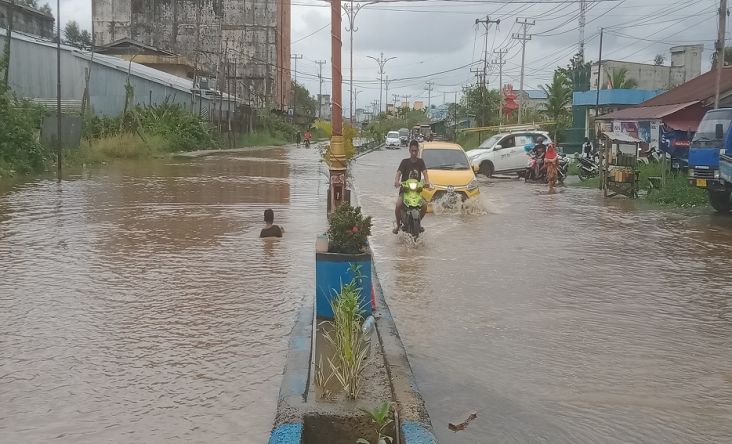 Banjir Rob Landa Kualatungkal Jambi, Banyak Kendaraan Bermotor karena Mati Mesin