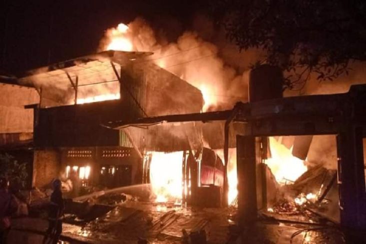 Api Membara di Pasar Lama Kolaka, 22 Ruko Ludes Terbakar