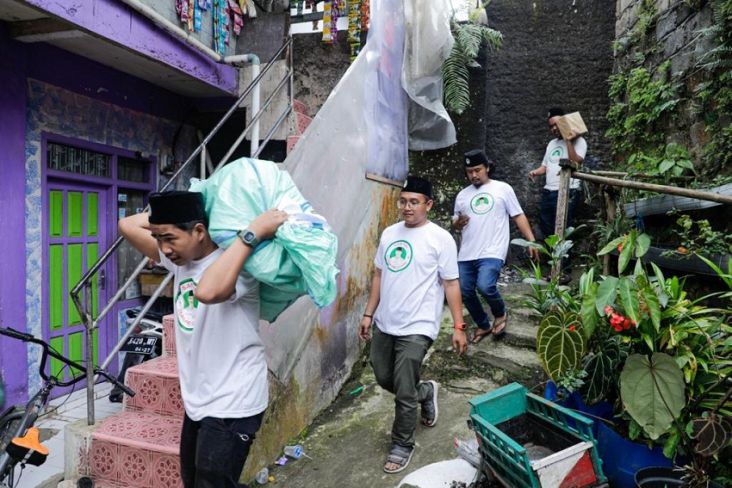 Santri Dukung Ganjar Beri Bantuan Bahan Bangunan ke-40 Ponpes Terdampak Gempa Cianjur