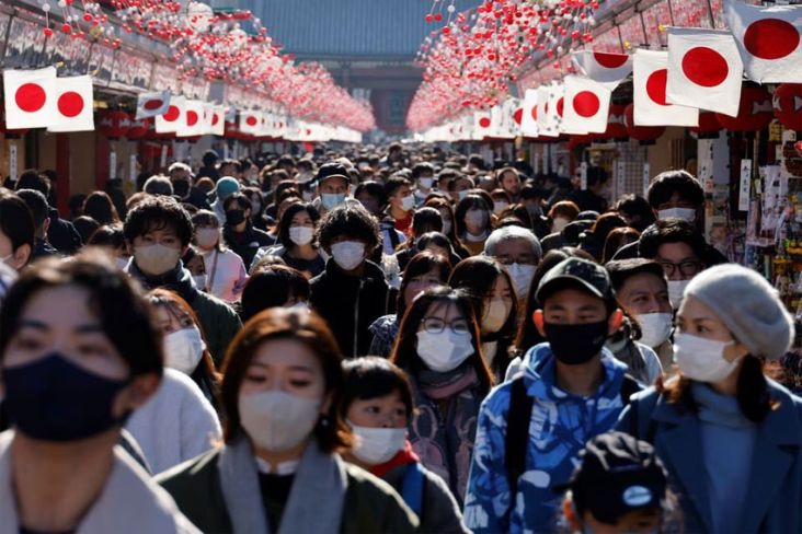 Jepang Batalkan Aturan Penggunaan Masker di Dalam Ruangan