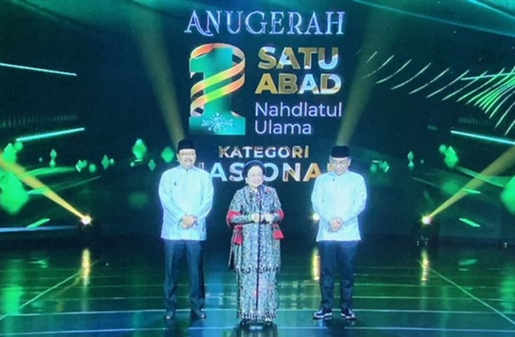 Hadiri Peringatan Seabad NU, Megawati Cerita soal Sarung dan Sandal