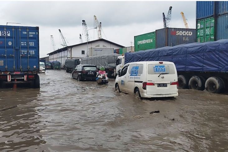 Diguyur Hujan Lebat, 2 Pelabuhan di Jakarta Utara Terendam Banjir