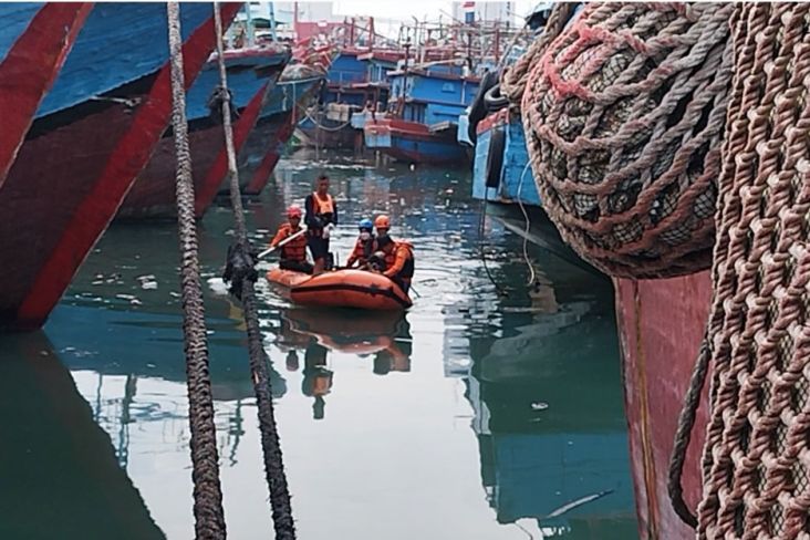 Diduga Kelelahan Berenang, ABK Hilang di Laut Pelabuhan Muara Baru