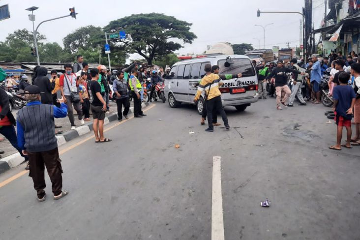 Terlindas Ban Truk, Pemotor Tewas Mengenaskan di Cikarang Barat Bekasi