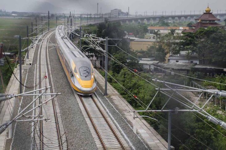 Biaya Kereta Cepat Jakarta-Bandung Bengkak Jadi Rp 112,5 Triliun, Luhut Bilang Selesai Pekan Depan