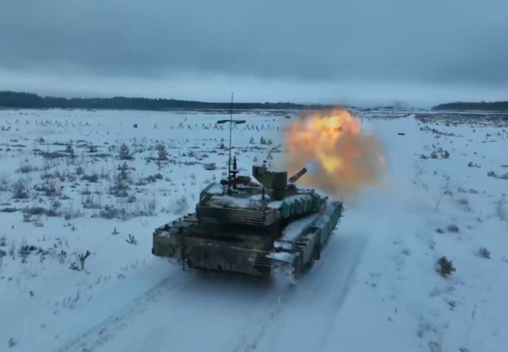 Sangar! Tank Tercanggih Rusia Ganas Hancurkan Target Berjarak 5.000 Meter