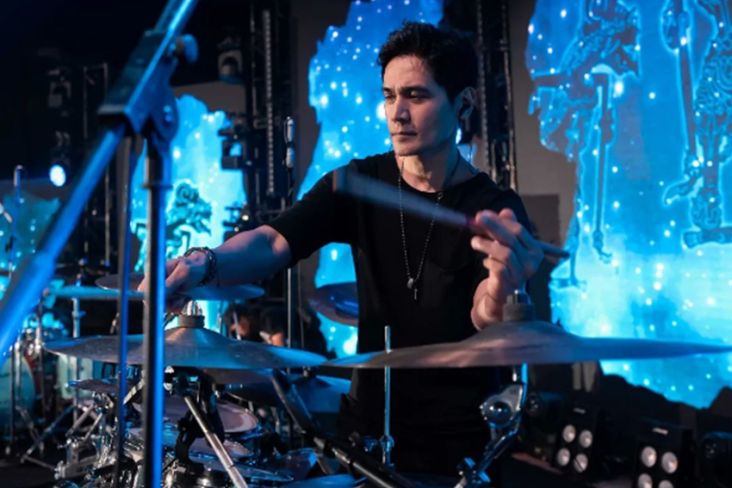 Tyo Nugros Sukses Betot Atensi Penonton Konser Dewa 19, Disebut Drummer Terganteng Sepanjang Masa