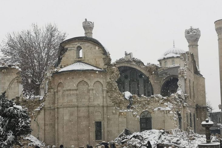 Gempa Turki yang Dahsyat Juga Hancurkan Masjid Yeni yang Bersejarah