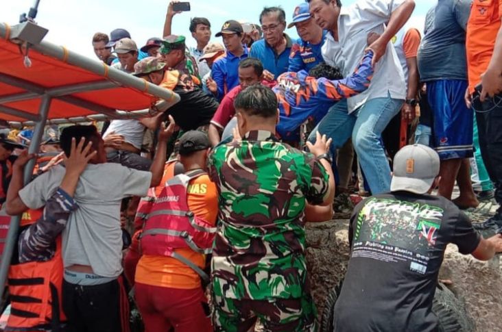 Kapal Nelayan Tenggelam Dihantam Ombak di Perairan Cilacap, 3 ABK Selamat 2 Hilang
