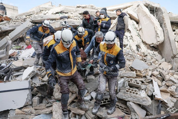 Mayat-mayat Ditinggalkan di Jalan, Korban Tewas Gempa Turki-Suriah Tembus 7.000 Jiwa