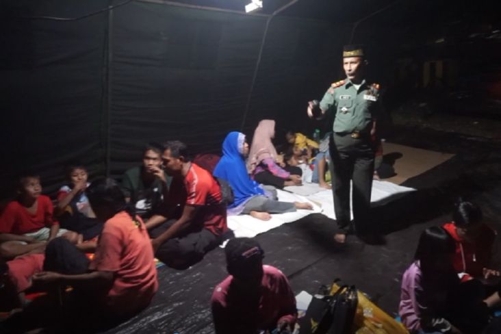 Gempa Susulan Terus Terjadi, Ratusan Warga Jayapura Mengungsi