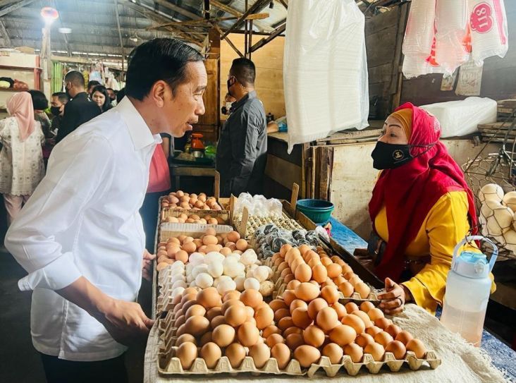 Kendalikan Inflasi, Jokowi Minta Kepala Daerah Rajin Blusukan ke Pasar Cek Harga Sembako