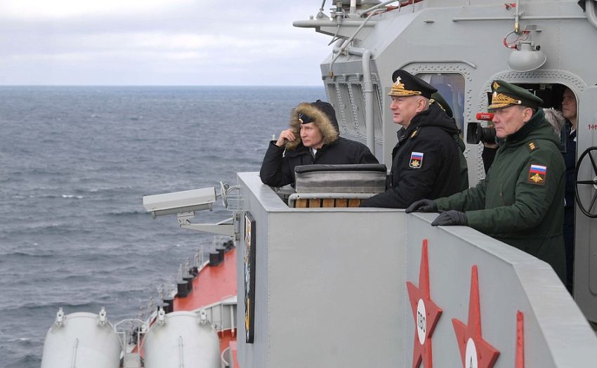 Rusia Lacak Kapal Perusak AS dengan Rudal Kendali di Laut Hitam