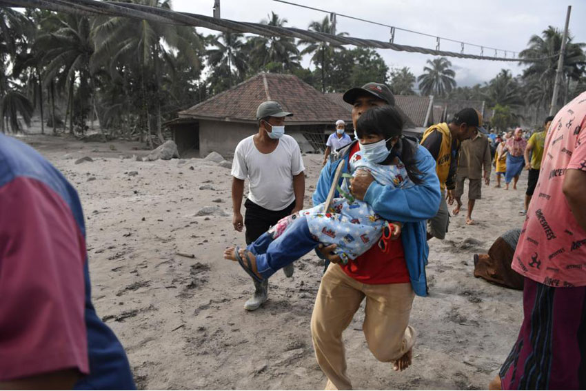 BNPB: 2.004 Masyarakat Mengungsi Akibat Erupsi Gunung Semeru