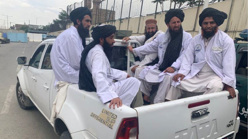 Polisi Moral Taliban Gunakan Truk Pikap India Saat Bertugas