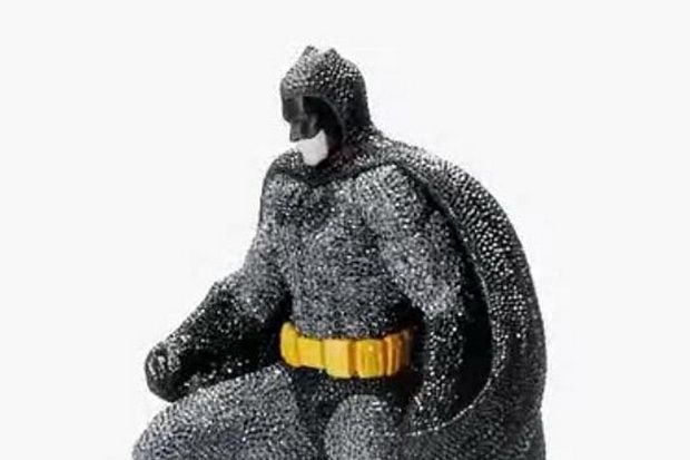 Swarovski Buat Kristal Bentuk Batman dari Batu Kristal Black Jet