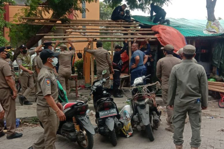 Satpol Pp Tertibkan Puluhan Bangunan Liar Di Pademangan 8723