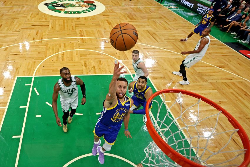Golden State Warriors Raih Gelar NBA Ketujuh , Stephen Curry Sabet MVP Final Perdana