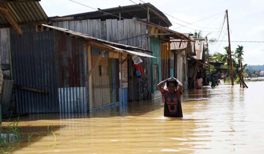 Banjir Kepung Kota Sorong Ketinggian Air Mencapai Dada Orang Dewasa