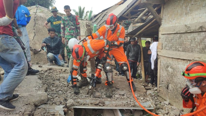 Menyayat Hati! 13 Korban Gempa Cianjur Ditemukan Tewas Tertimbun Reruntuhan Bangunan